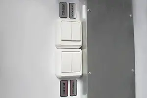 Выключатели освещения и вентиляции внутри контейнера из металла