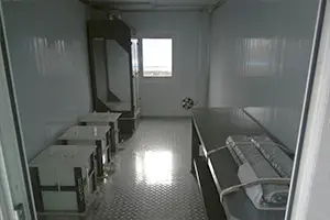 Фото полипропиленовых ванн установленных в контейнер аккумуляторщика