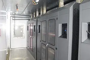 Фото многоярусных десульфатирующих шкафов для АКБ установленных внутри аккумуляторной зарядной станции блок № 2