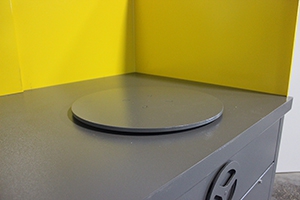 Фото слева  поворотной панели на столешнице стола  ССУ-01-05