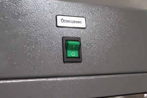 Фото кнопки управления освещением шкафа для заряда