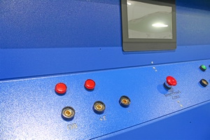 Фото панели управления стенда для проверки стартеров и генераторов Э250М-02 ССН-04-03 вид слева