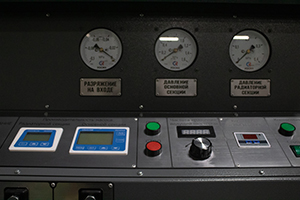 Фото панели управления стенда для испытания масляных насосов двигателей