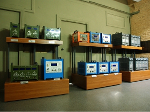 Фотографии зарядных и зарядно-разрядных устройств производства компании KRONVUZ
