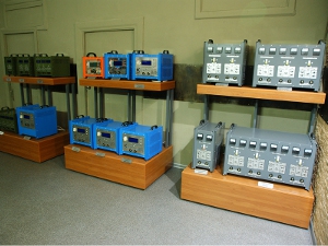 Выставочный зал зарядных устройств производства компании ООО 