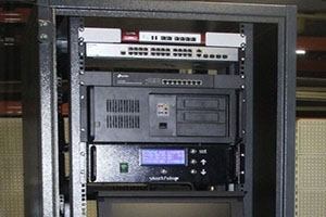 Фото модуля ZEVS-RACK в серверной стойке