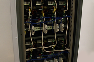 Фотографии зарядного устройства для зарядки аккумуляторных батарей рудничных электровозов серии ЗУ-РЭ